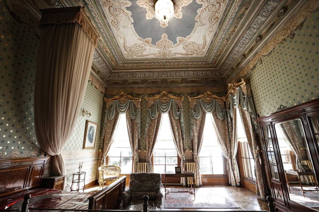 Atatürk'ün hayata gözlerini yumduğu Dolmabahçe Sarayı'ndaki odası ziyaretçilerini bekliyor 2